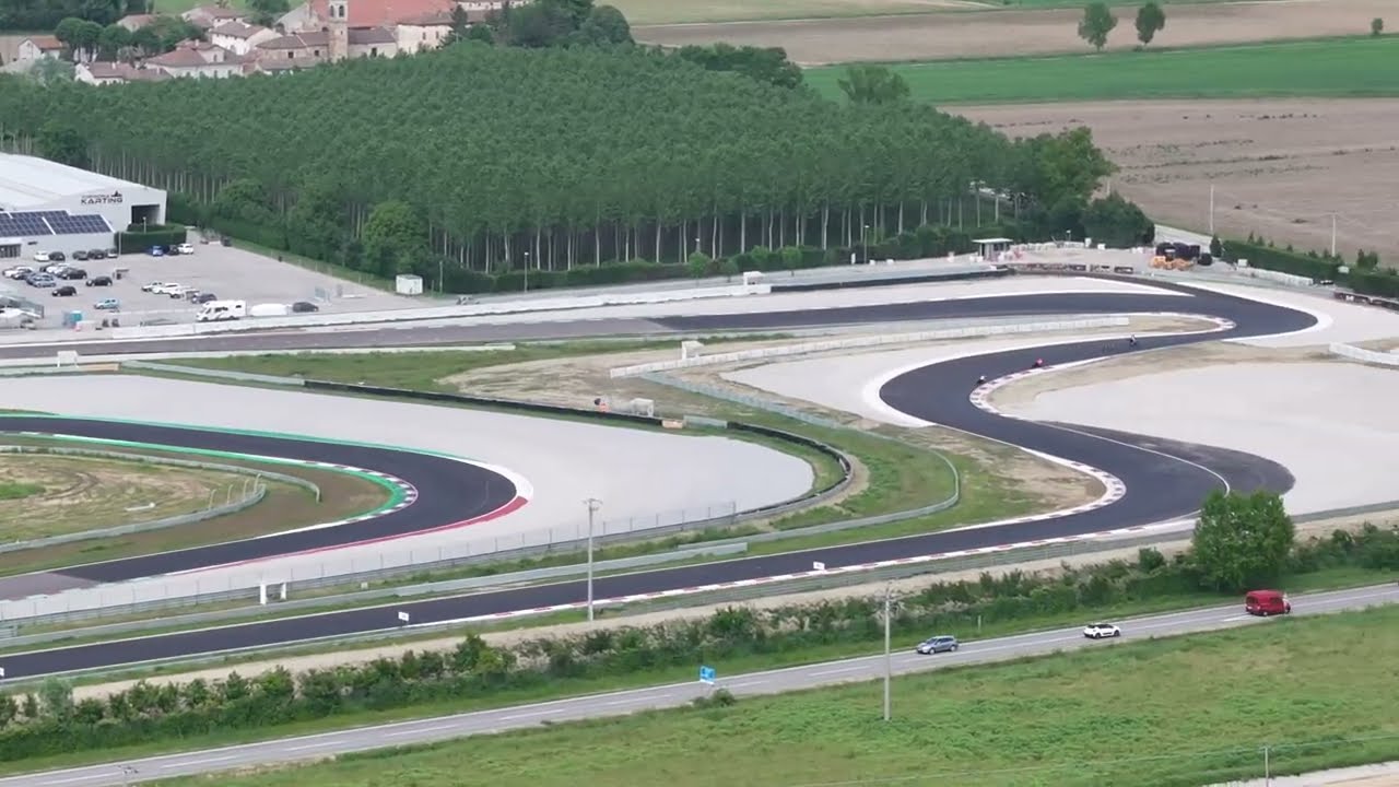 Cremona Circuit con Dji Air 3 Dall'esterno e l'ontano