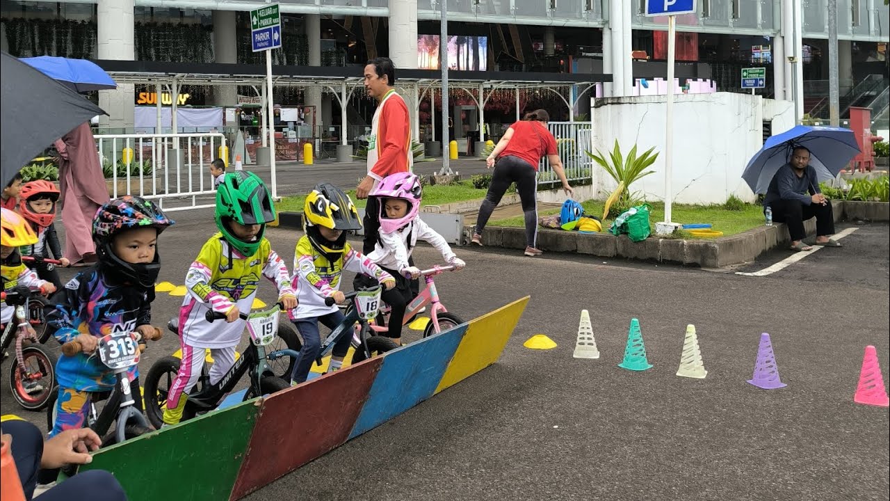 Mabar (main bareng) balance bike #balancebikeindonesia #pushbikeindonesia #idebermainbersamaanak