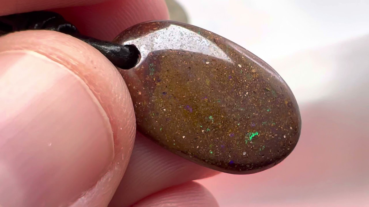 Pendentif Opale Boulder - Australie - Poids 2g + cordon cuir OP137