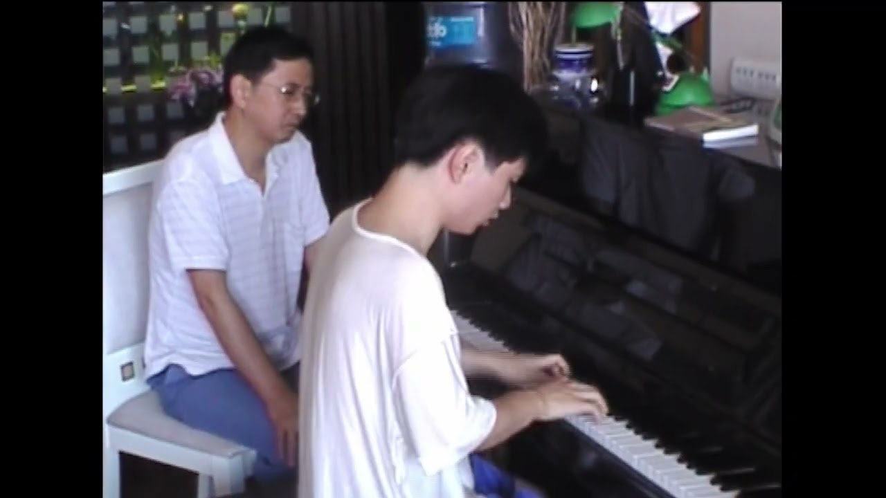 Wenyu Shen plays Brahms Variations on a Theme of Paganini Book1 in Wanzhou 2004