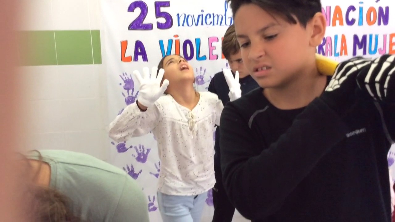 Contra la violencia de género color