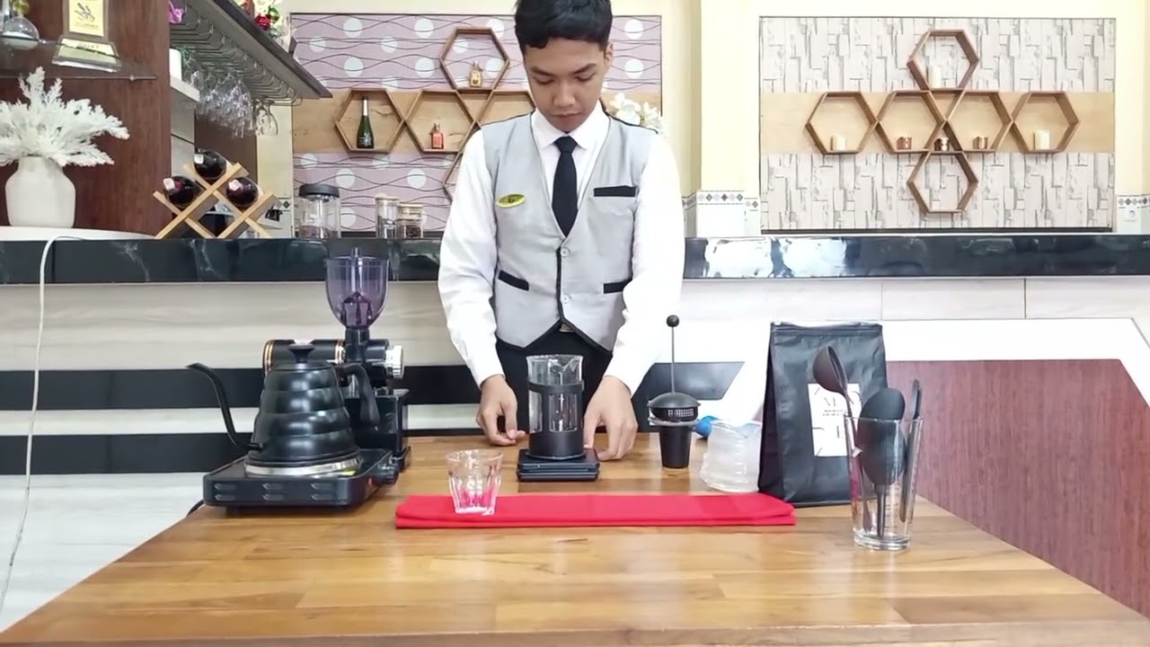 Praktek Barista membuat kopi dengan metode 