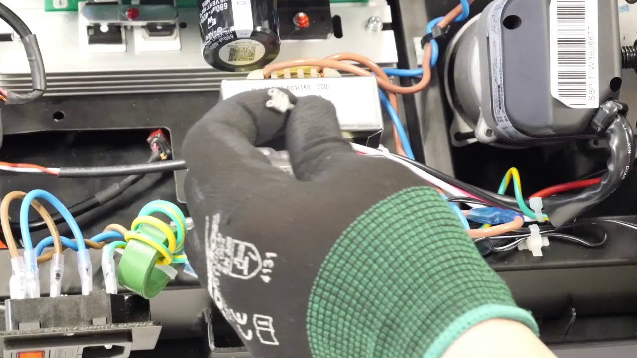 How to change the control card on a T900A treadmill ?