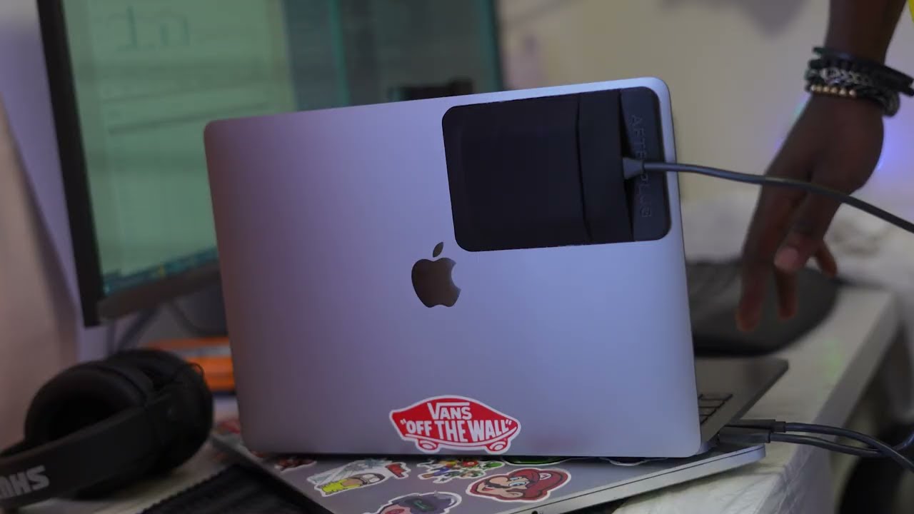 Afterplug Adhesive Laptop Pouch Review | Bussweh Reviews