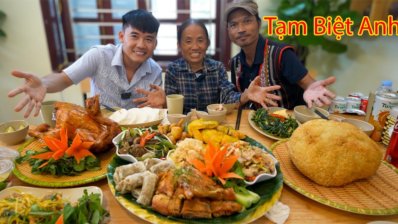 Hưng Vlog - Chia Tay Anh Già Làng Tây Nguyên Cùng Mẹ Thưởng Thức 7 Món Gà Siêu To Khổng Lồ