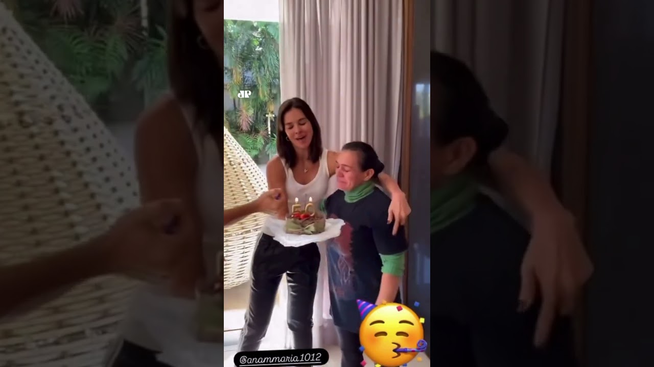 Rodrigo Faro e Vera Viel surpreendem funcion&aacute;ria com homenagem de anivers&aacute;rio #shorts