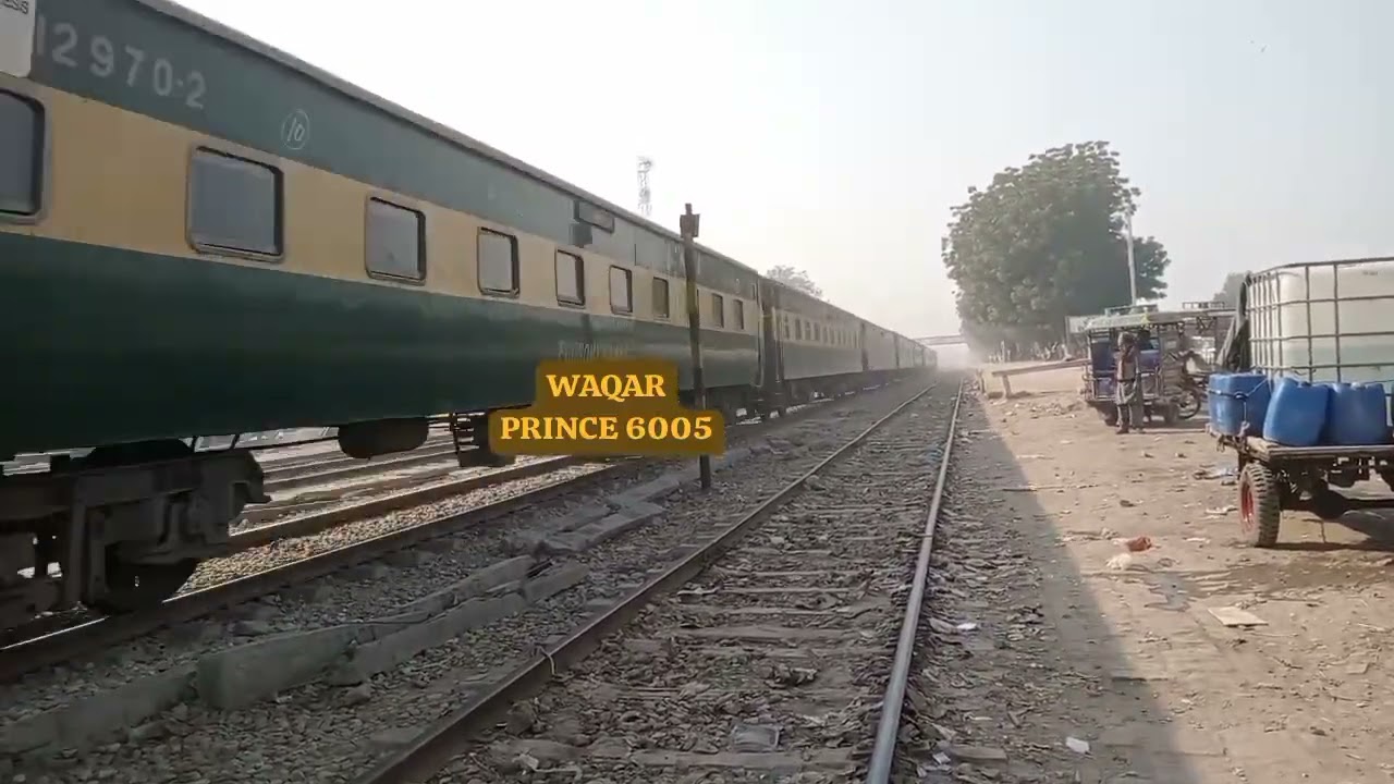 14 dn awaam express train passing at sadiqabad railway station 🚉⛽