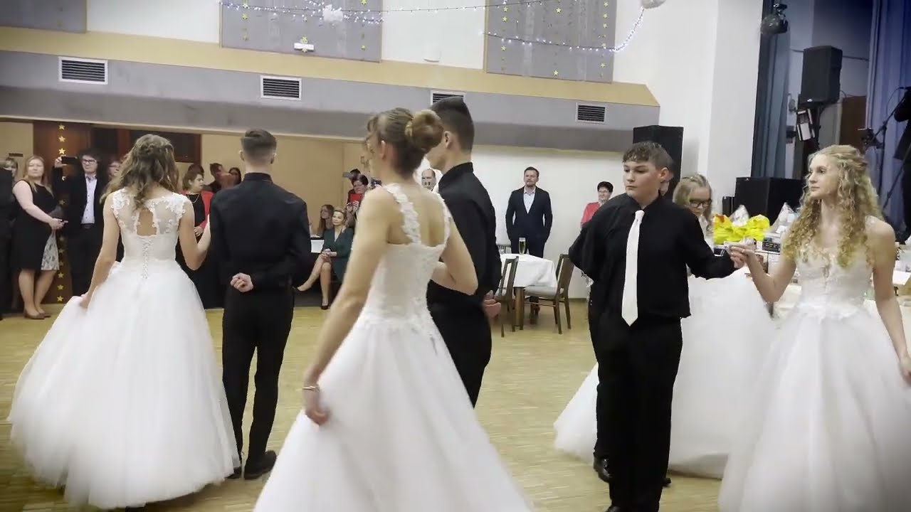 Rodičovský Ples - Polonéza 9. třídy