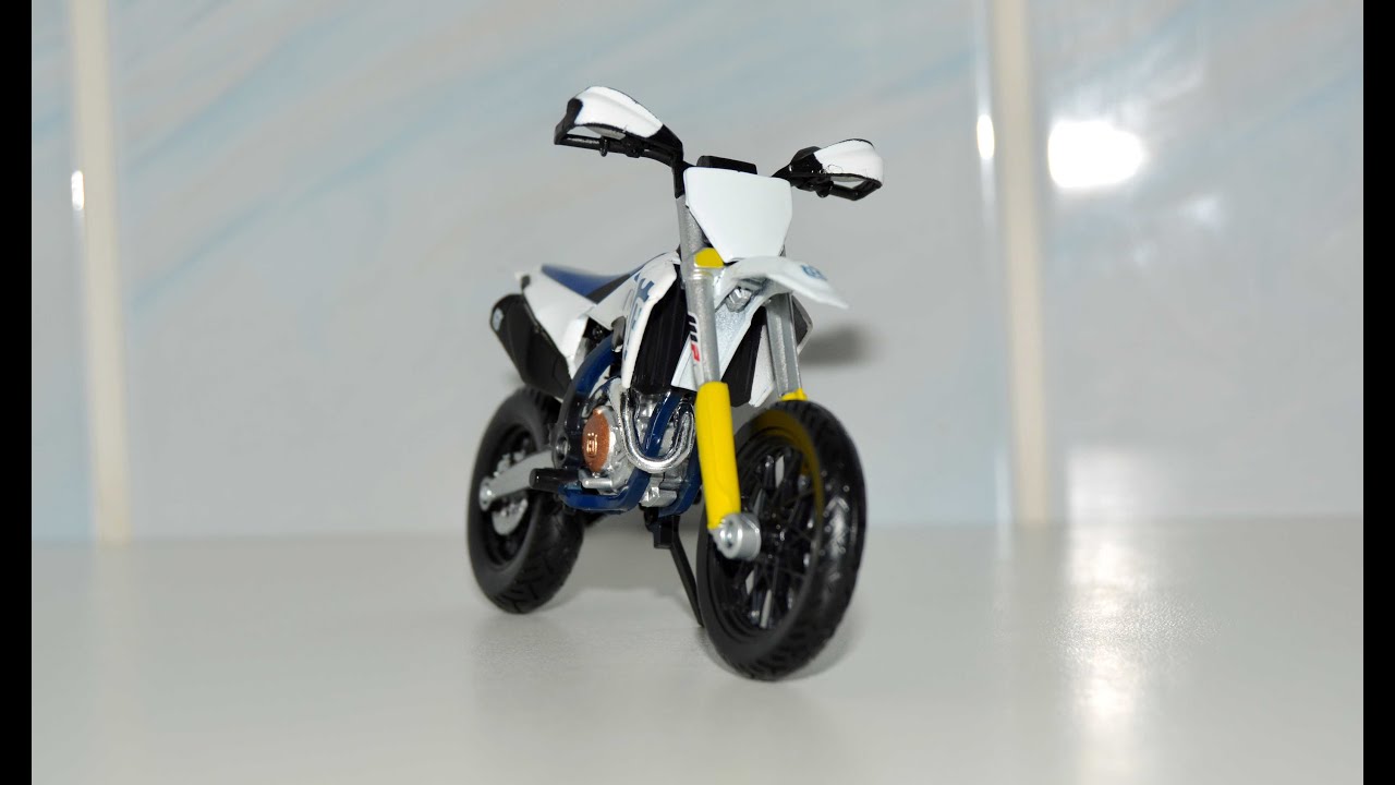 Bburago Cycle Husqvarna FS 450 Supermoto 1/18 Unboxing