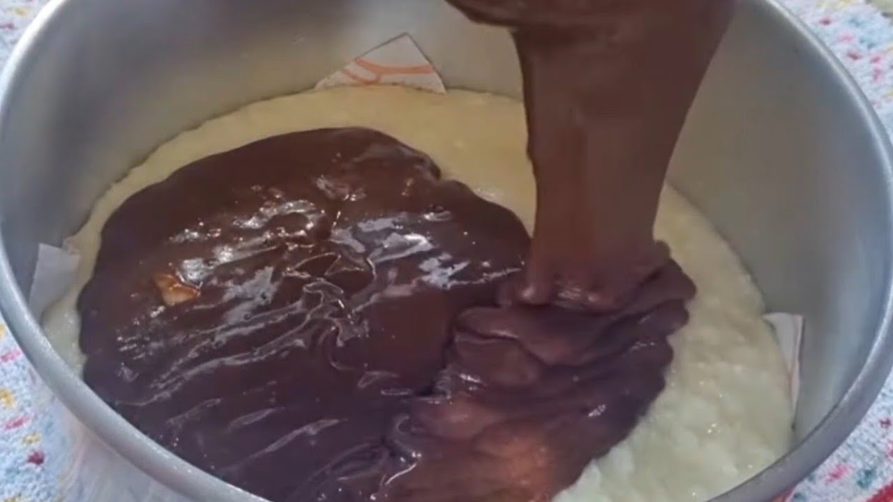 Bolo prestígio que JÁ sai do FORNO RECHEADO.