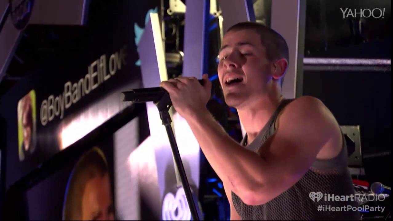 Nick Jonas - Chains (Live - iHeartRadio Summer Pool Party)