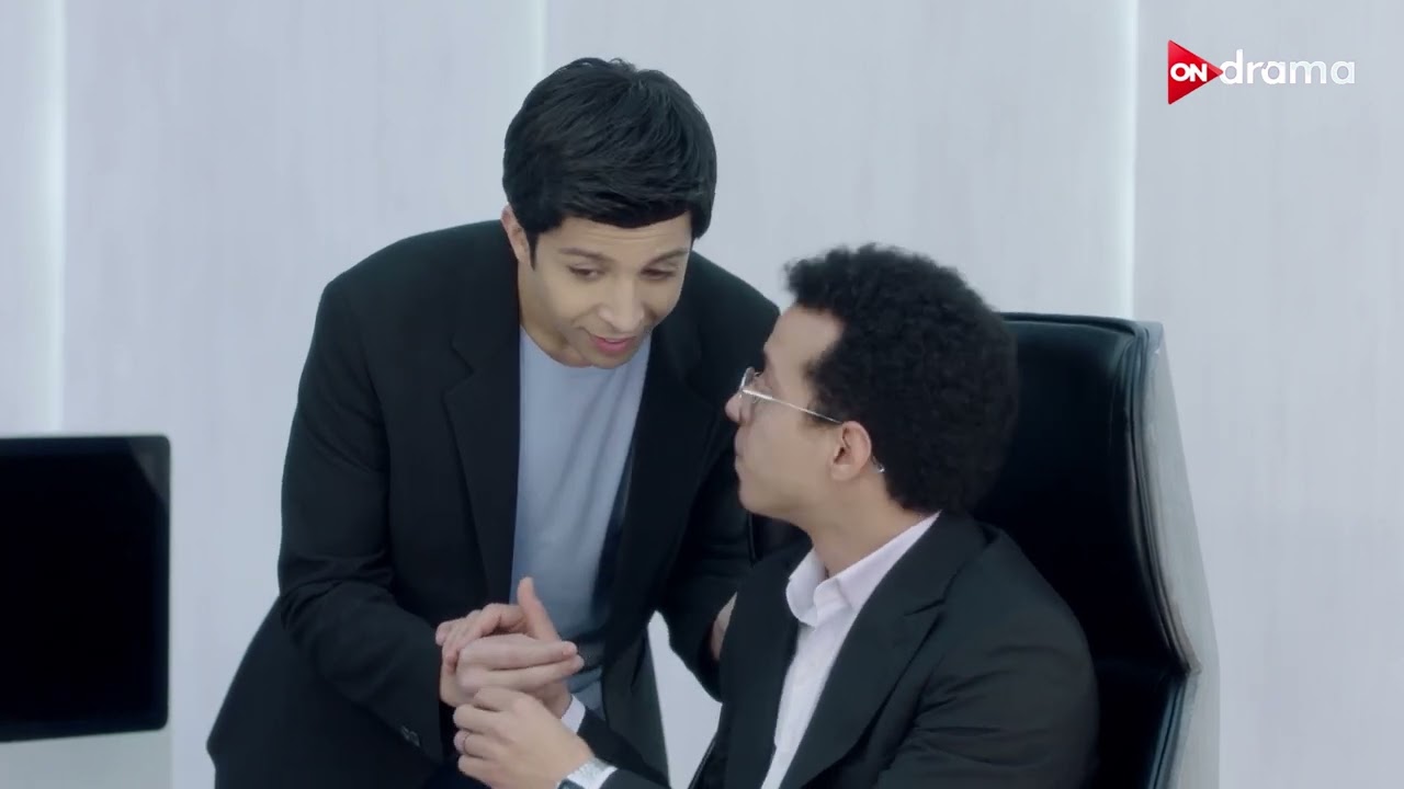 علاء قال ليوسف إنه بيحور عليهم..ويوسف خلاه يدخل إنترڤيو عشان يشغله في الشركة تاني#في_بيتنا_روبوت2