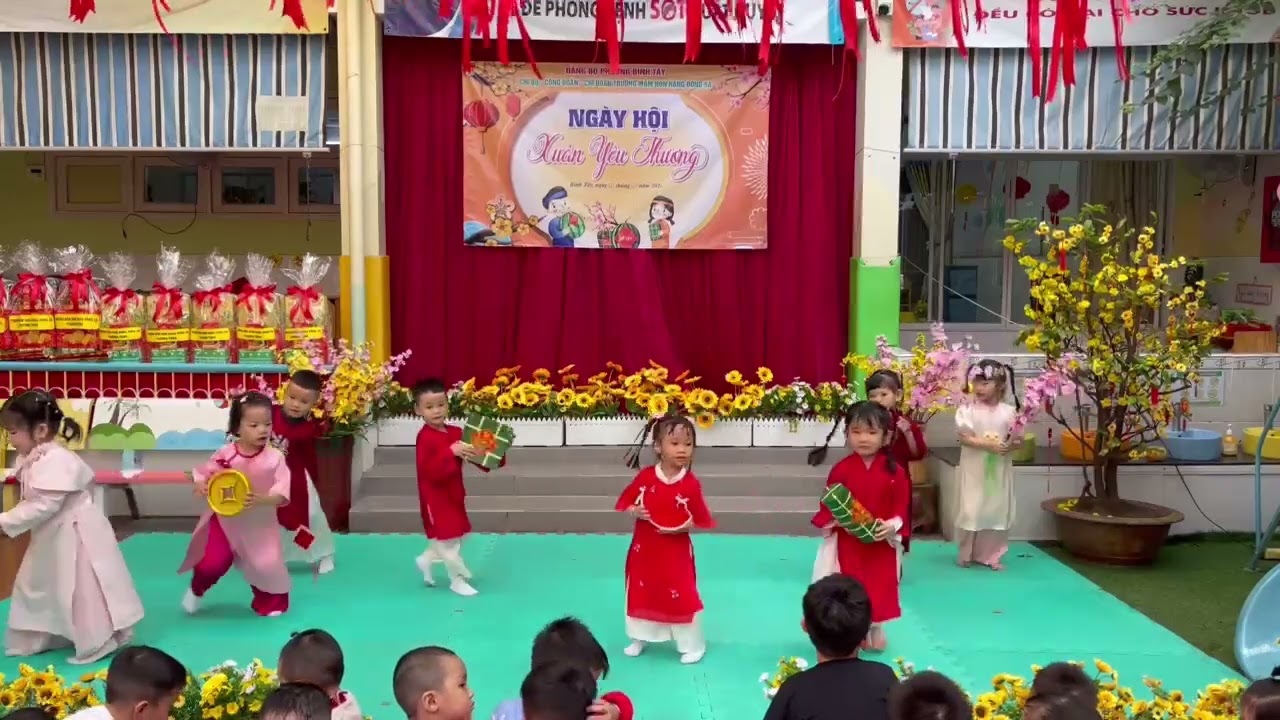 Rạng Đông 5a . Lớp Mầm 1 . Bé Đón Xuân Sang