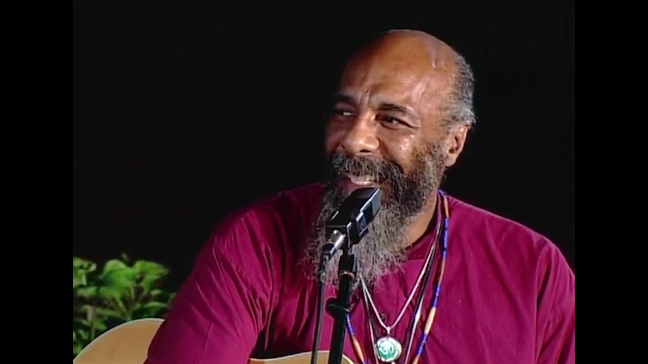 Richie Havens Plays 