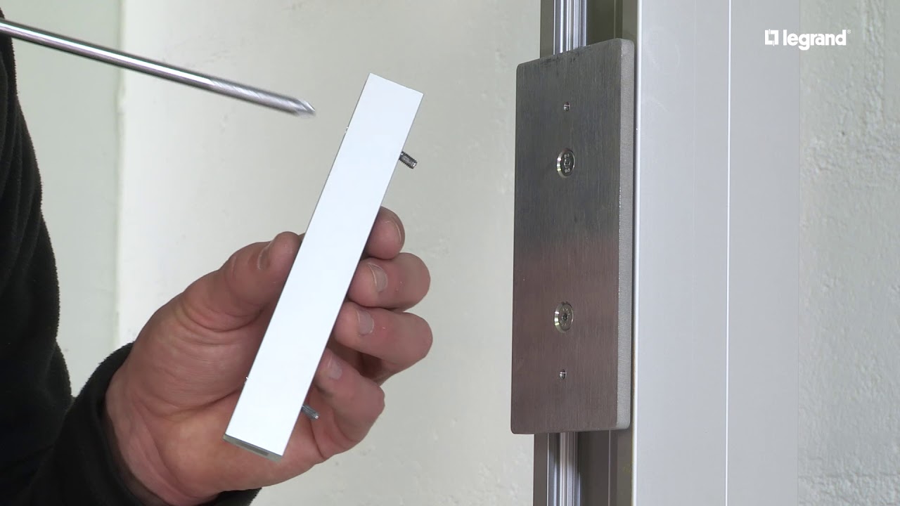 Montage des Accessoires Colonnes Legrand