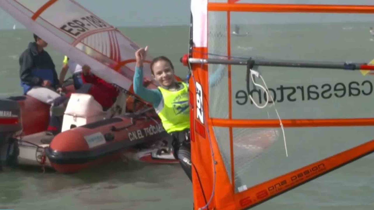 בית מנצח: הבת של מאמן הגלישה הפכה לאלופת עולם