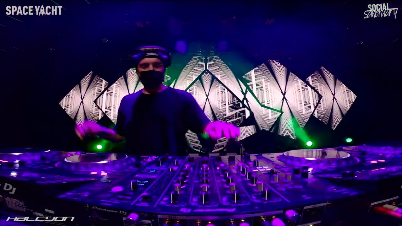 Aweminus - Space Yacht x Halcyon @ Social Sanctuary