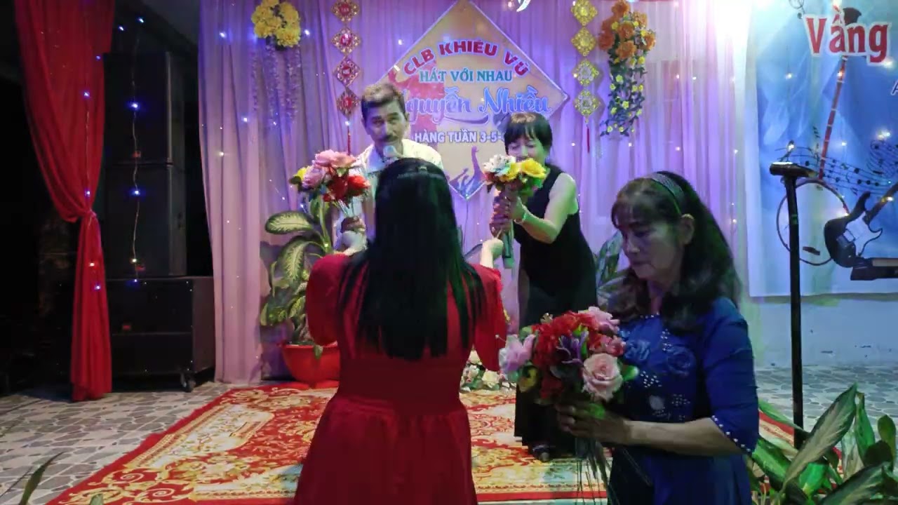 Chuyện Người Đan áo-Nguyễn Hữu-Ngọc Nguyễn-T B 