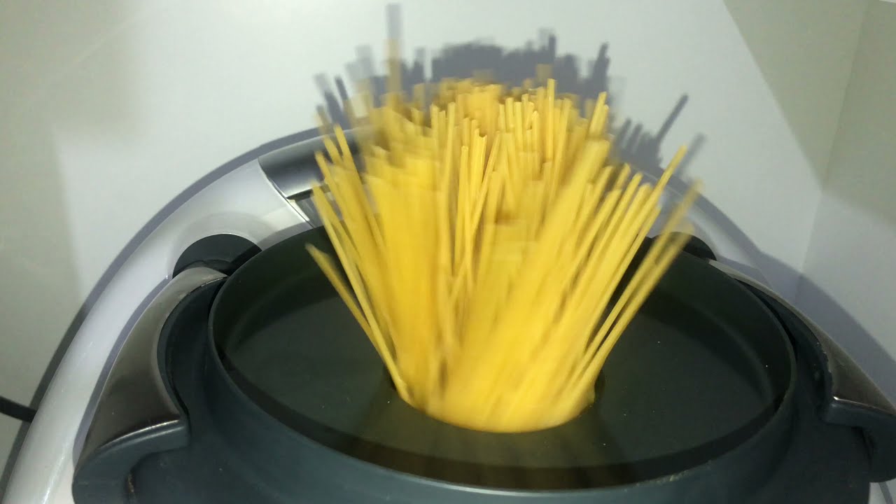 سباكتي (مكرونة) بالكفتة وبصلصة جد لذيذة بالترموميكس spaghetti au Thermomix