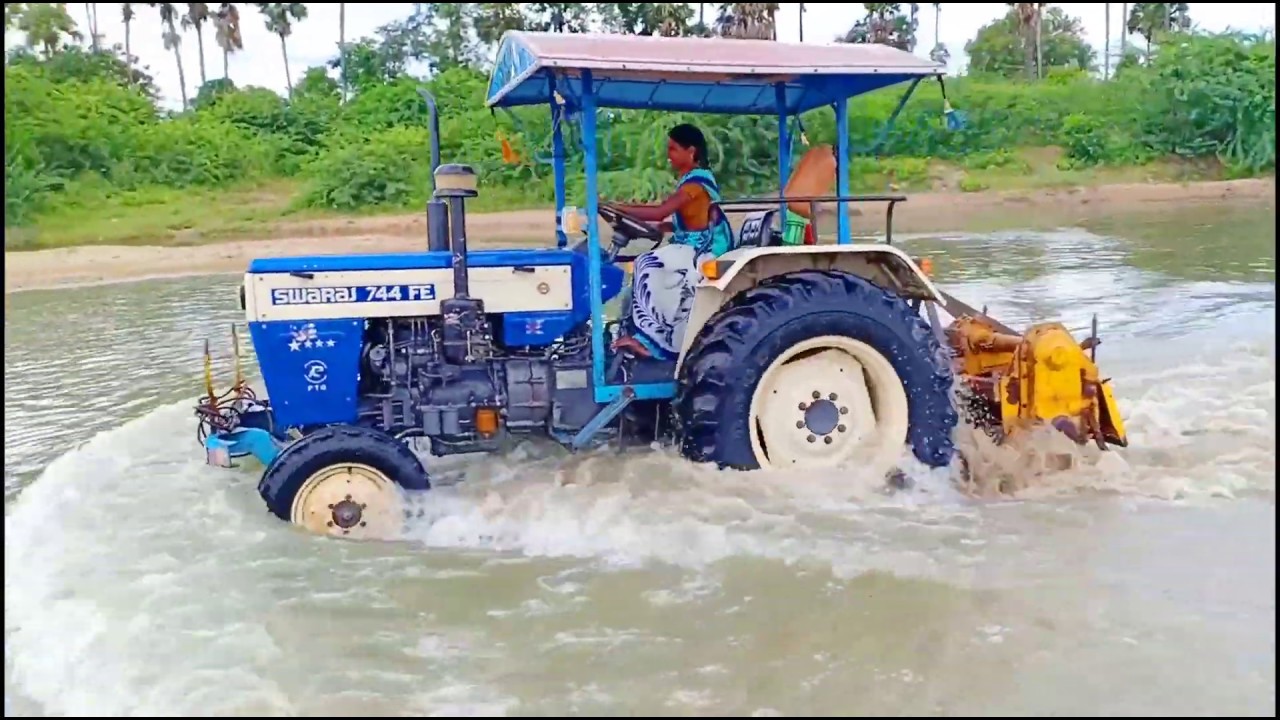 village girl driving in swaraj 744tractor stunt river water|#ladydriving|#cometomyvillage