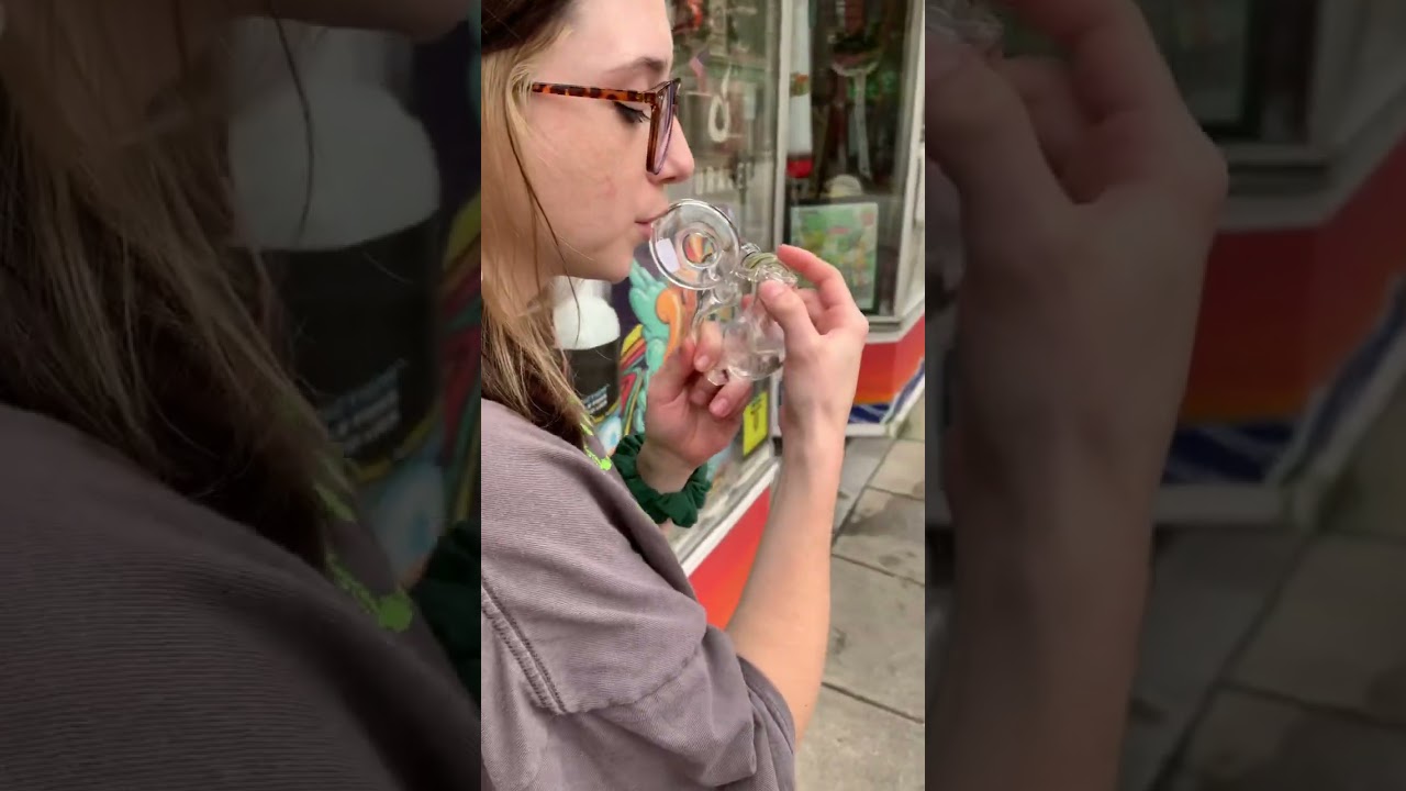 Flower power ! #baddie does #function video for crazy #waterpipe
