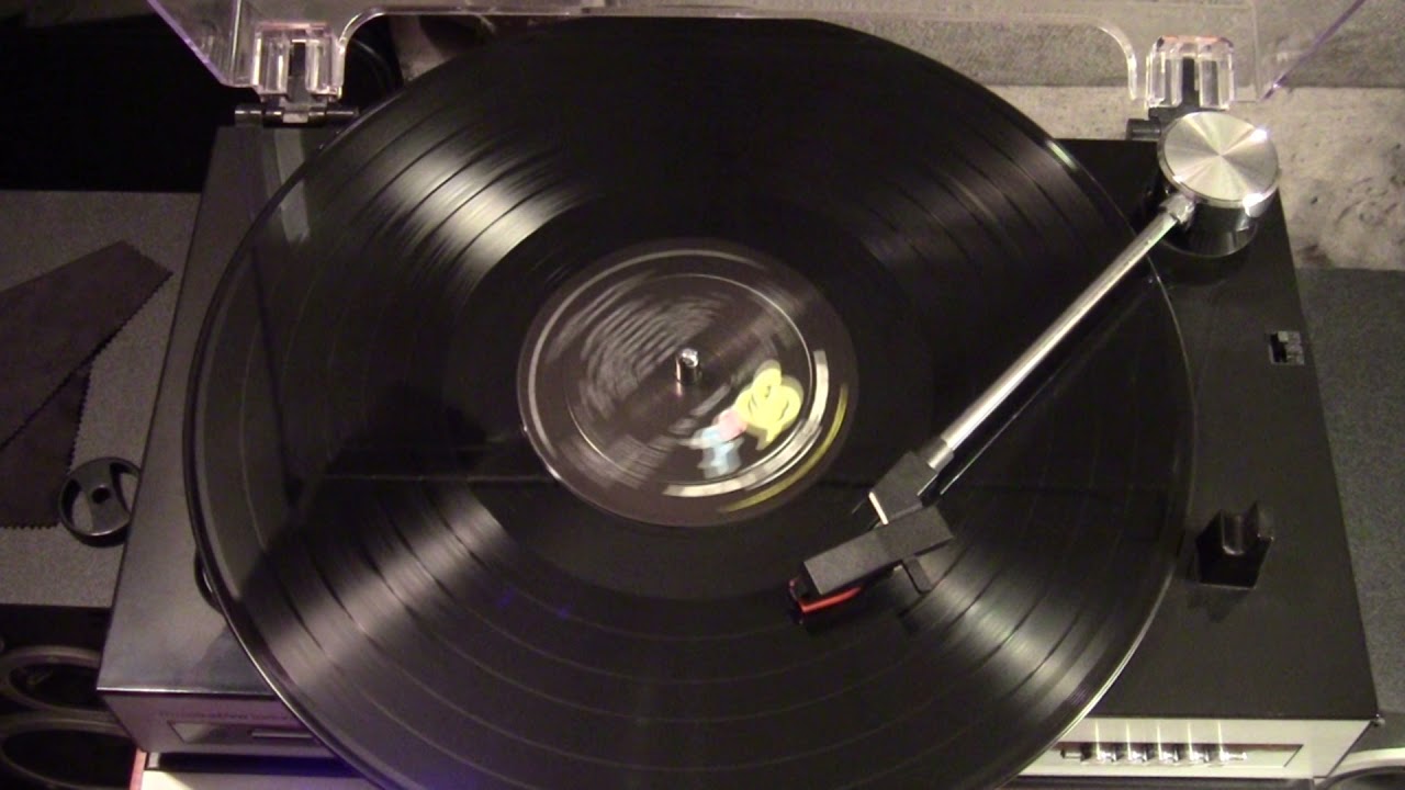Blue Hawaii - The Andrews Sisters (33 rpm)