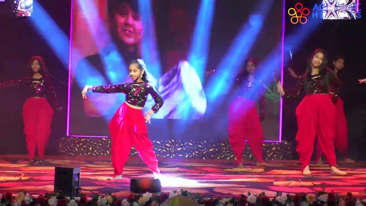 🎉 Vintage Vibes 2025 | Day 2 | Grade 8 Girls Falguni Pathak mix song Performance 🎶