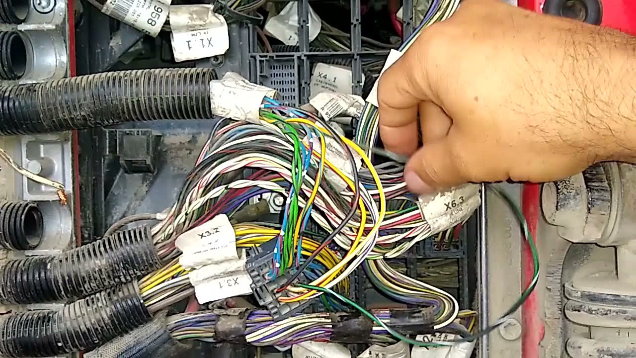Curto circuito nos chicotes das válvulas ABS - Mercedes Benz Axor 2044