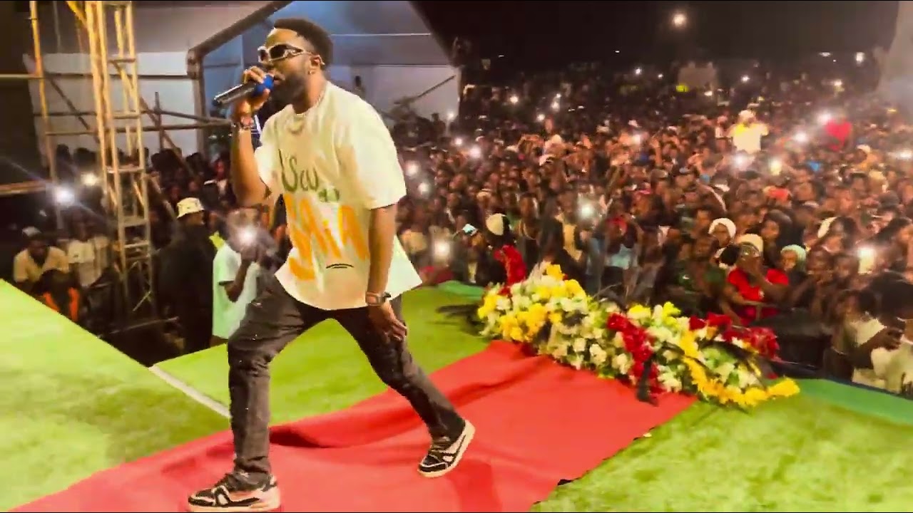 AZ KHINERA - LEVA O PÚBLICO AO DELÍRIO EM NAMPULA COM “EU SOU DA BAÍA (Caravana de Sucesso )