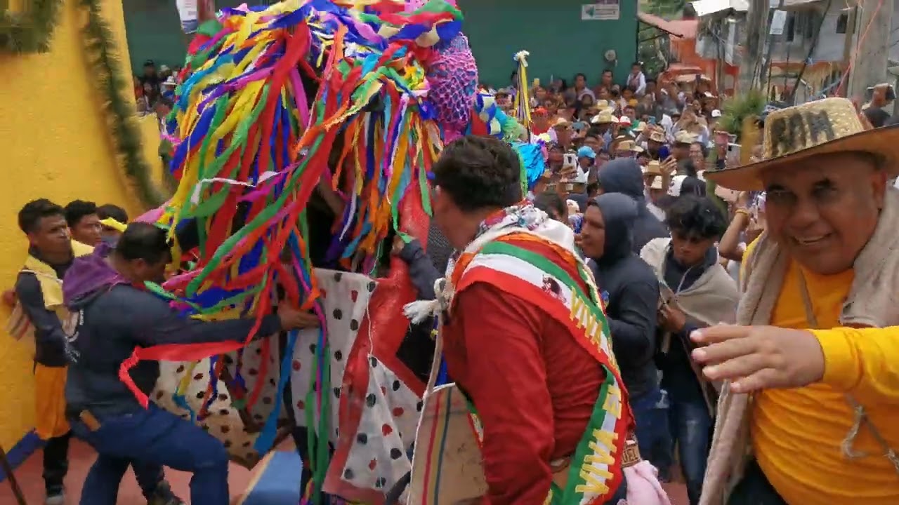 Danza del Toro de Petate de Ometepec / En la Capilla de San Nicol&aacute;s