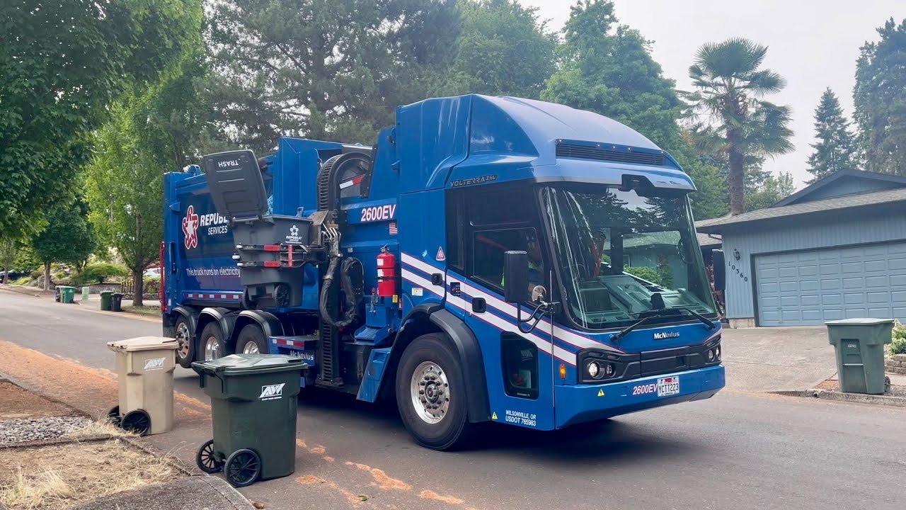 Republic Services- NEW McNeilus Volterra ZSL Electric Garbage Truck!