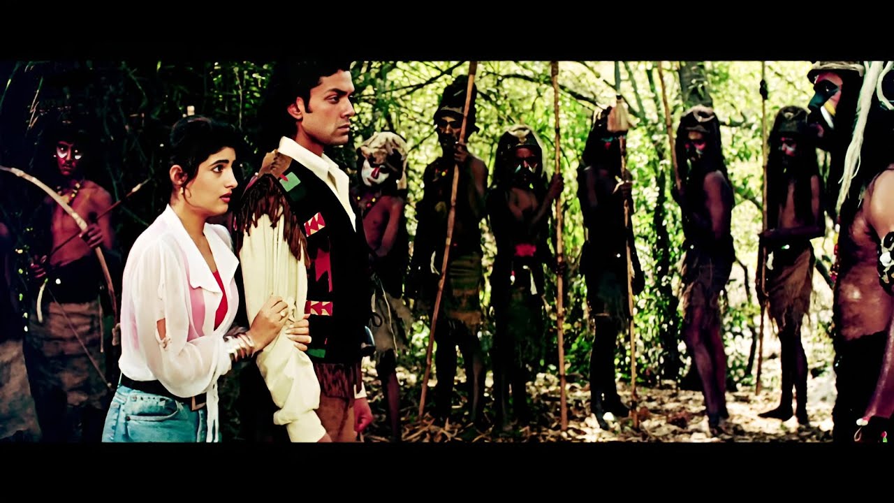 आदिवासियों के बीच फसी  Twinkle Khanna - Bobby Deol - Barsaat Scene