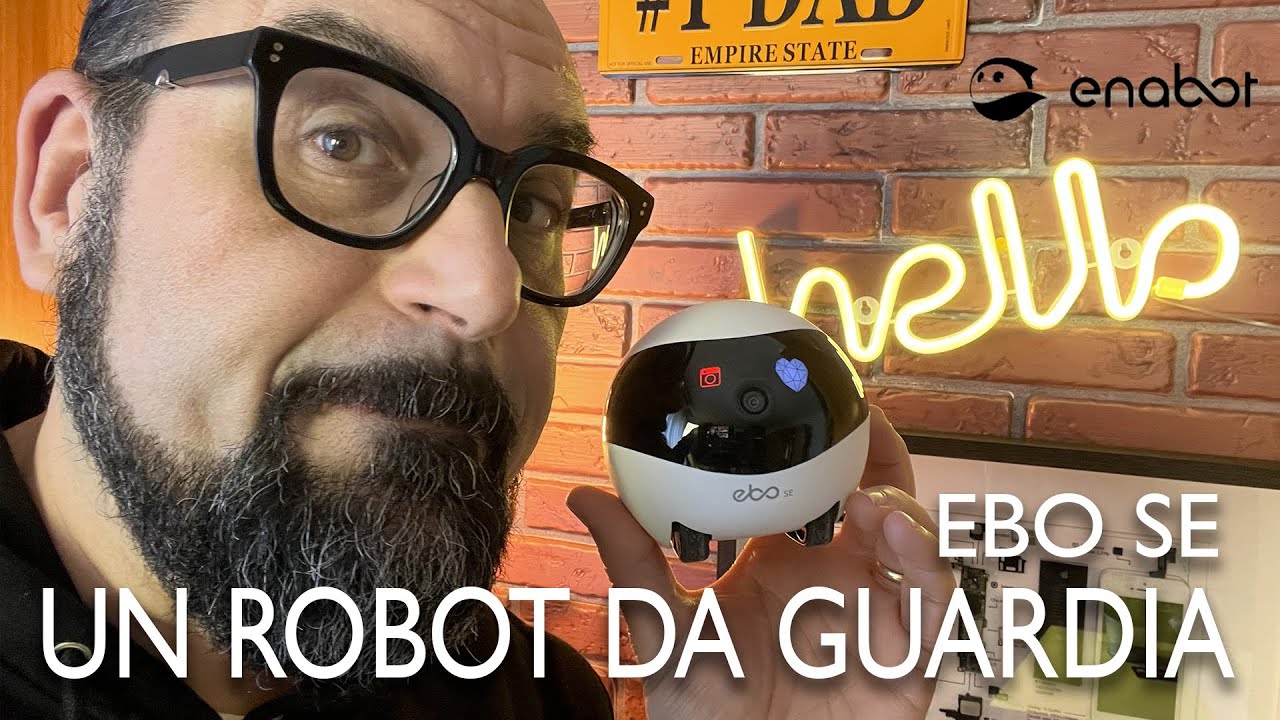 Un Robot da guardia. EnaBot EBO SE