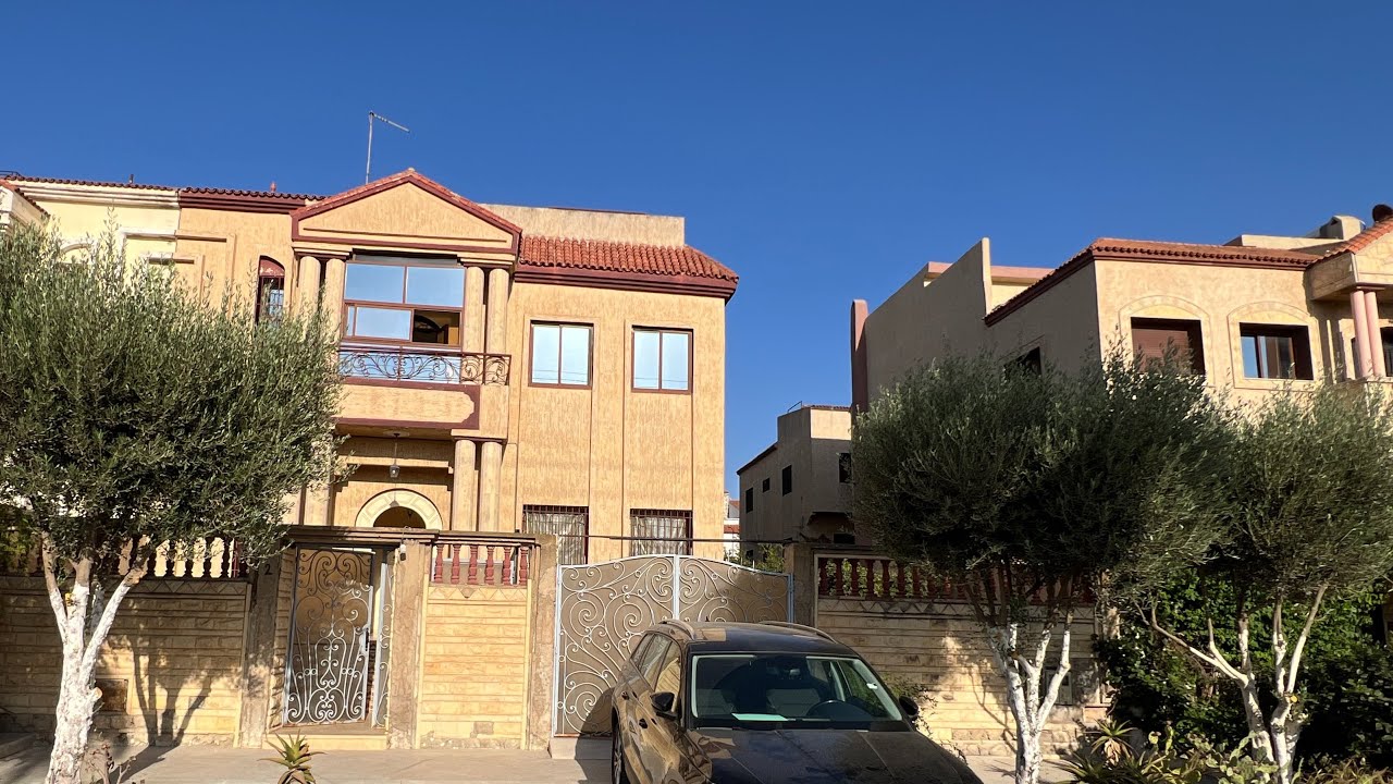 لظروف الانتقال إلى دولة البرازيل 🇧🇷 فيلا جميلة للبيع ب 240 مليون 😱 في حي الرياض📍 وسط برشيد 