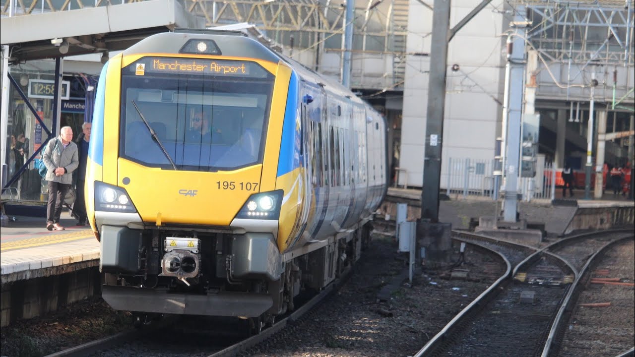 195107 departing Manchester Piccadilly 