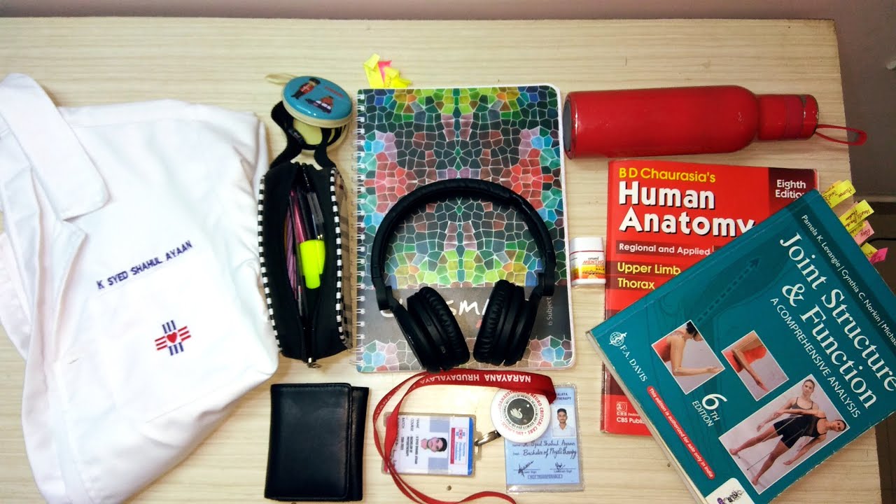 WHATS IN MY BAG// 1ST YEAR PHYSIOTHERAPY STUDENT