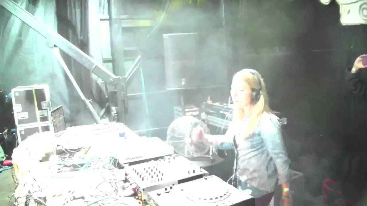 Paula Cazenave @ The End of the World Festival 2015 // Videoset