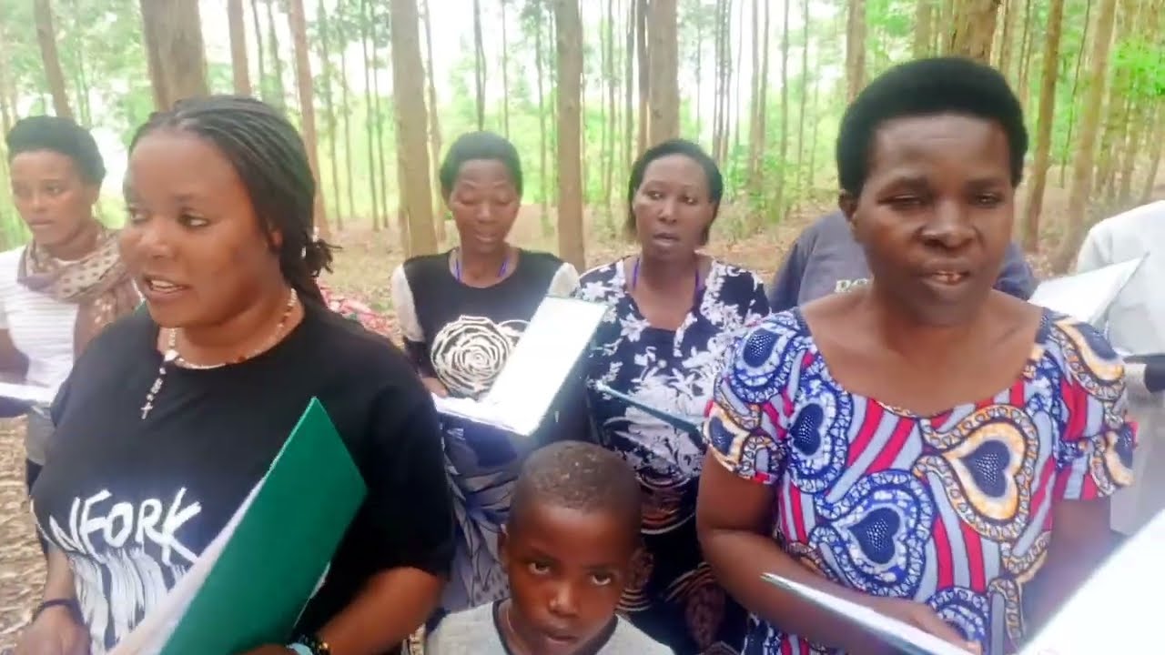 Uri hano by Chorale Saint Joseph RukomaUwayihimbye ni padiri Charles Mudahinyuka