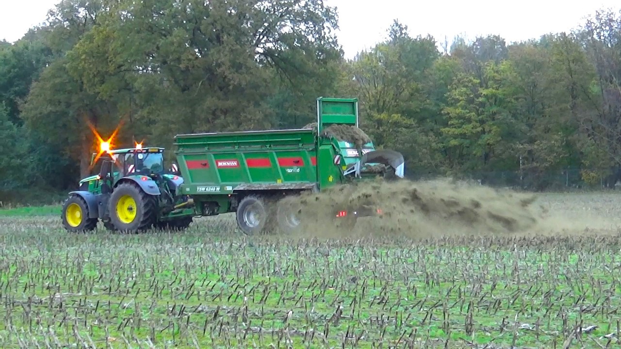 Olde Bolhaar spreading green waste
