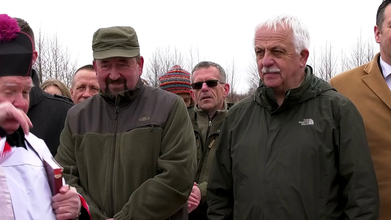 Nową kładką przez biebrzańskie bagna