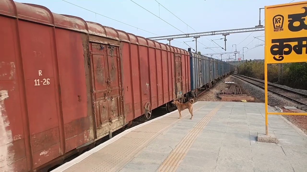 WAG-9H hauling a goods train at Kumta railway station #electriclocomotive #wag9h #indianrailways 