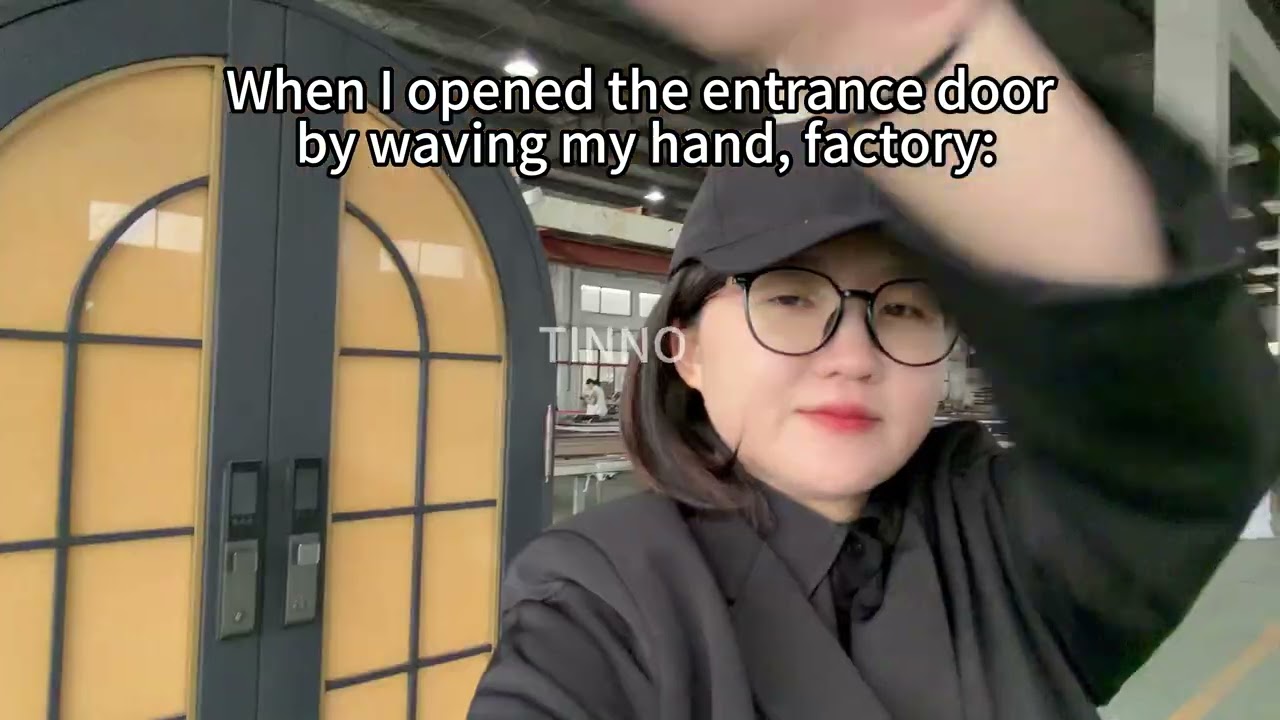 When I opened the entrance door by waving my hand, factory:#pivotdoor #DoorsWorldwide #luxurydoor 