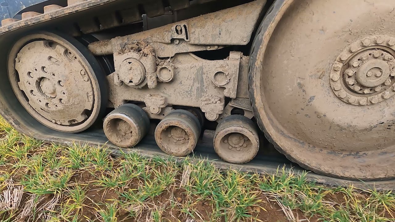 Bridgestone Series 6 Tracks on a CAT Challenger. Supplied By Outland Group.