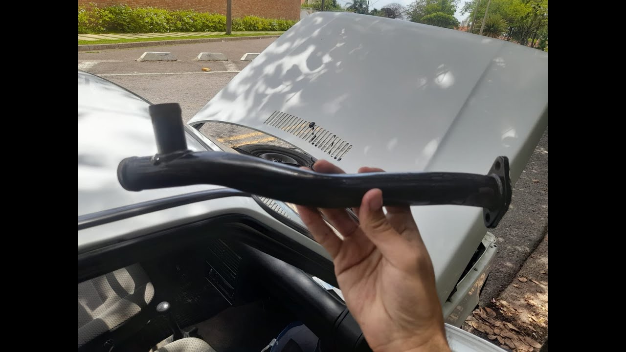 Fiat Uno Mille 1994 - ESTUDO DE CASO - Vazamento de água pelo tubo de refrigeração (Cano d'água)