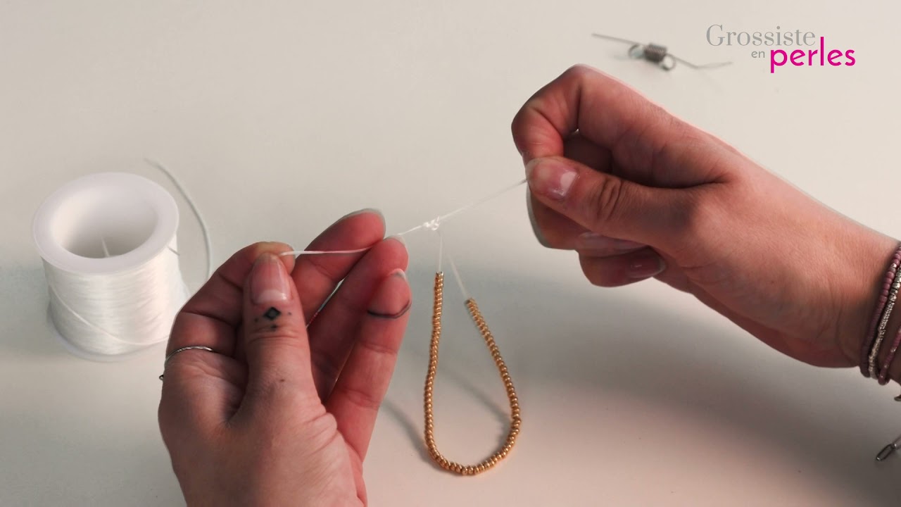 Technique de base pour cr&eacute;er des bijoux: astuce pour faire un noeud dans votre fil &eacute;lastique