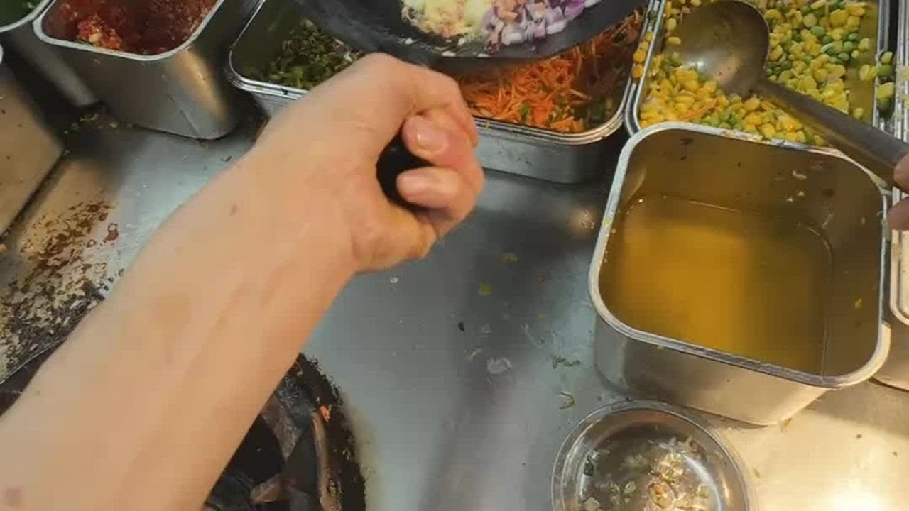 LIVE:China Street-Style Roujiamo: 好吃就行美女街炒饭跳酥糖Crispy Pork Burger Makin中国美食探秘卷花生酥台湾香港澳门好吃特产美女烤羊肉串good