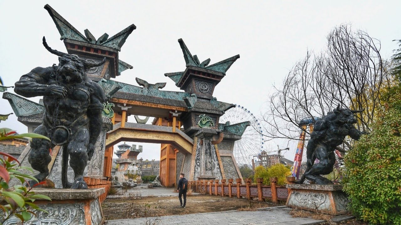 Huge Abandoned $900,000,000 Amusement Park Exploration - Sino Wonderland [China's Lost Disney World]