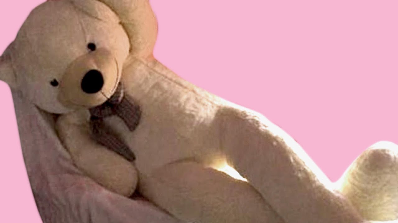 This Giant Teddy Bear's Massive Legs Are Freaking Us Out | Simon's Peculiar Portions