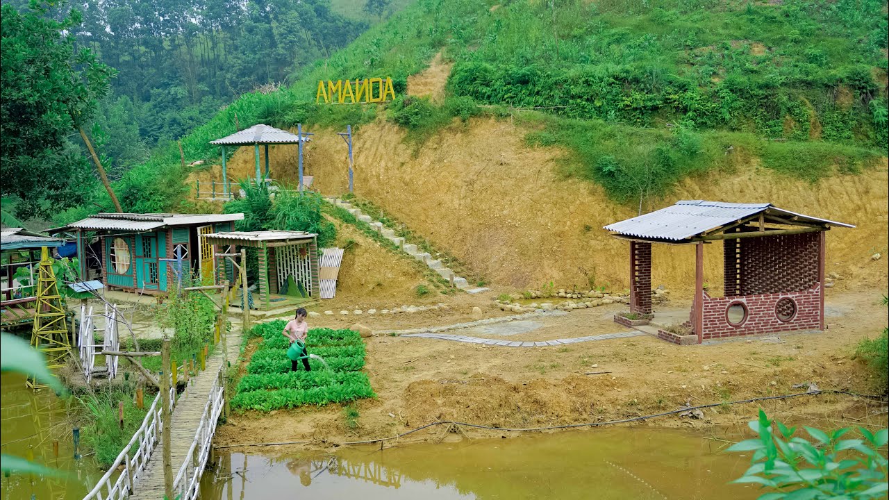 Time-lapse video: Girl builds and renovates small farm in the forest.