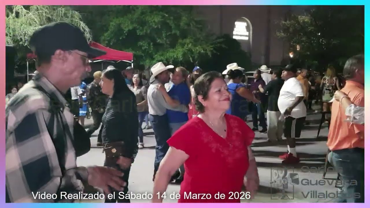 Baile en la Plaza de Armas Torreón Coahuila México (La Piña Madura) 